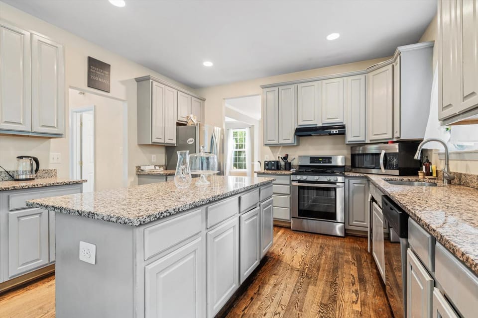 Entire 4-BR in Beloved DC Area Takoma Park House in Takoma Park