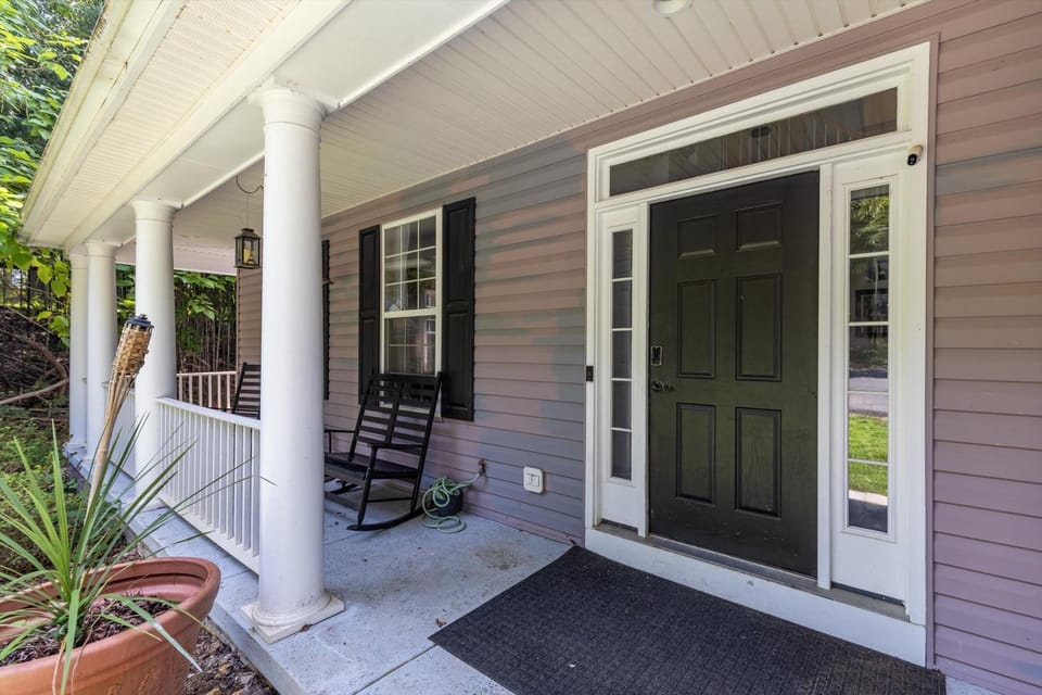 Entire 4-BR in Beloved DC Area Takoma Park House in Takoma Park