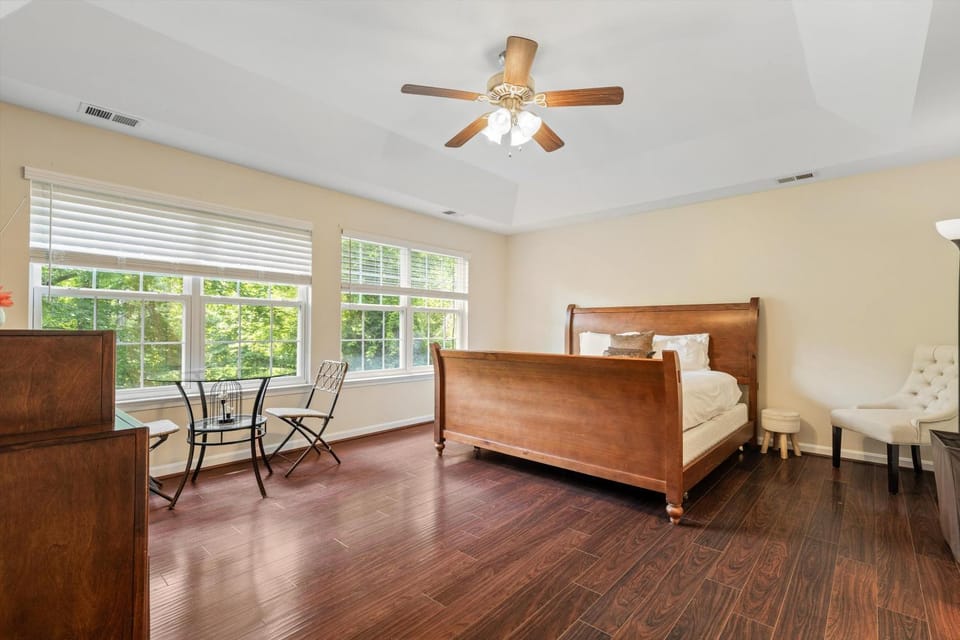Entire 4-BR in Beloved DC Area Takoma Park House in Takoma Park