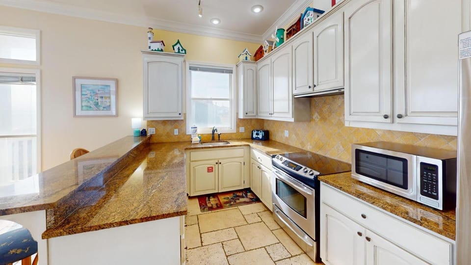 Sea Watch-Beachfront-Private Pool-Pet Friendly House in Saint George Island