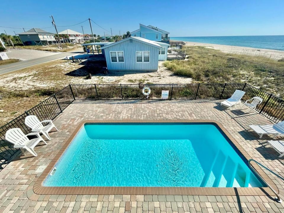 Sea Watch-Beachfront-Private Pool-Pet Friendly House in Saint George Island