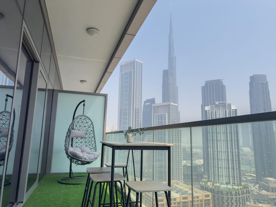 Nearby landmark, Day, View (from property/room), Balcony/Terrace, Seating area, City view