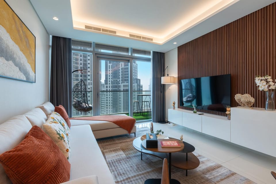 Patio, Bed, TV and multimedia, Balcony/Terrace, Living room, Photo of the whole room, Decorative detail, Dining area, City view, Family, furniture, air conditioner