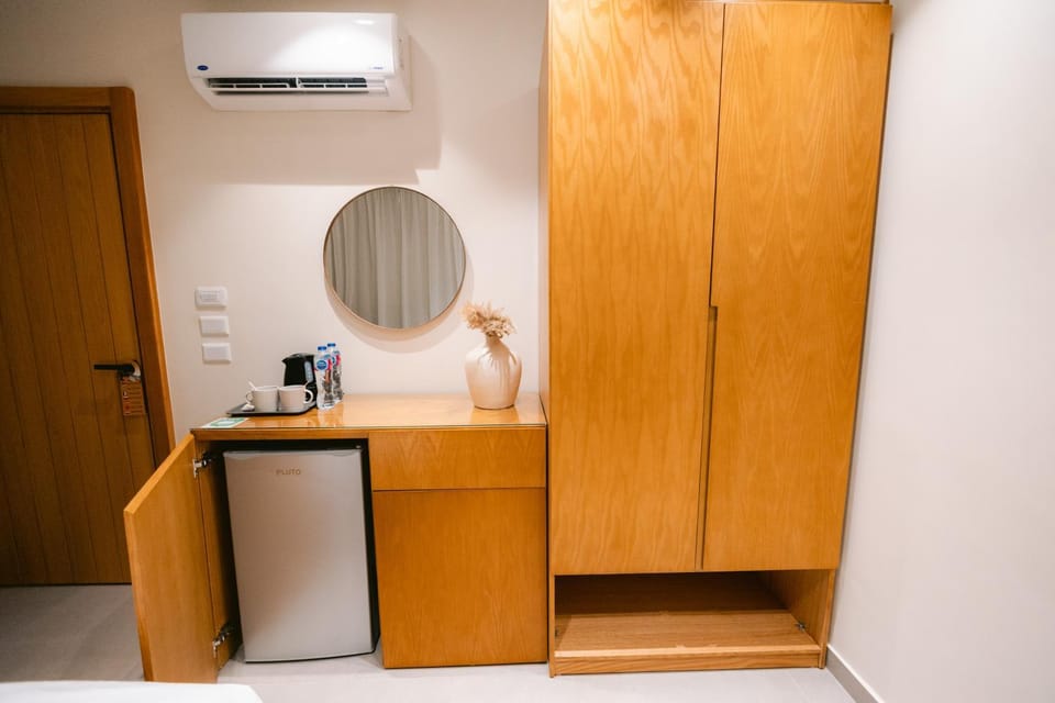 minibar, wardrobe, air conditioner