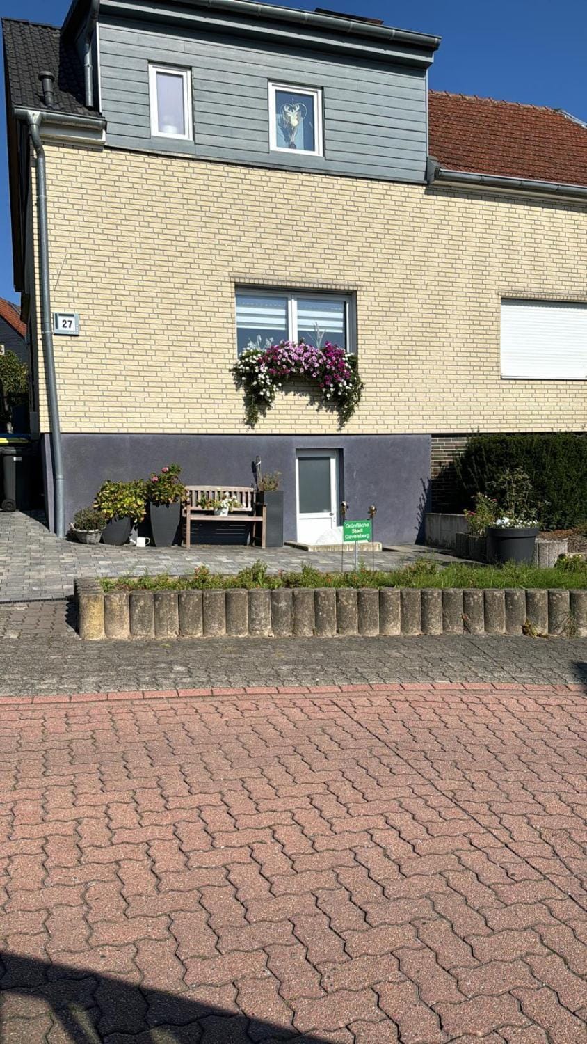 Property building, Day