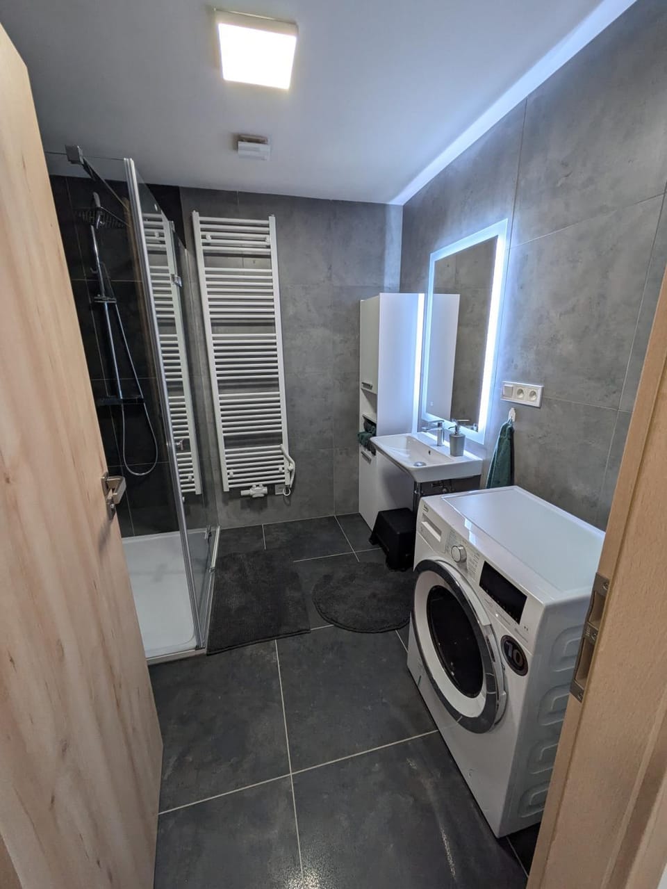 Shower, Bathroom, washing machine, dryer