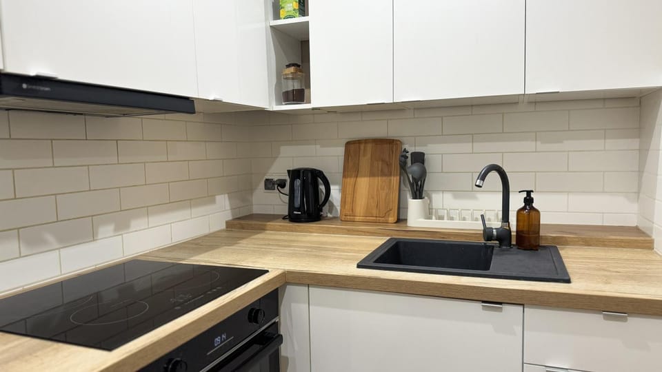 Orange Studio with balcony - free parking and self check-in Apartment in Warsaw