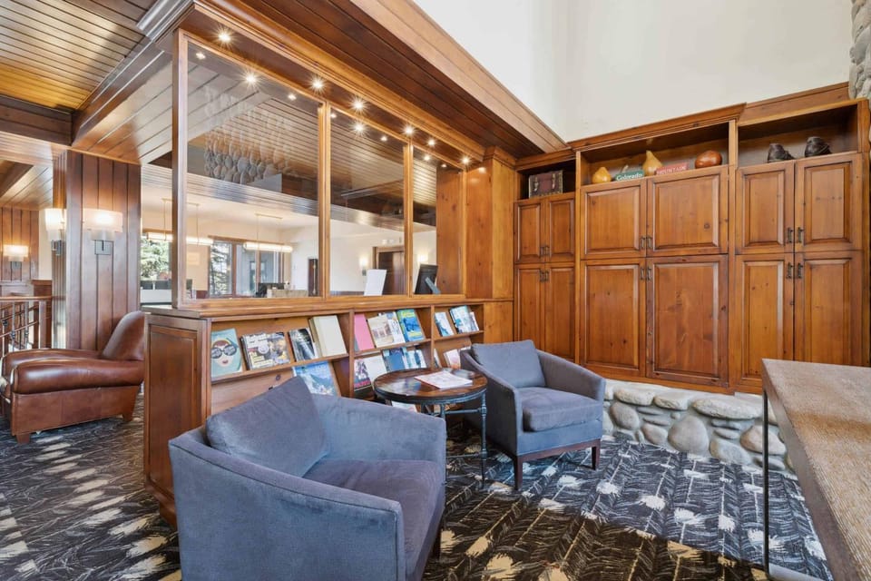Highlands Slopeside 214 by East West Hospitality Apartment in Beaver Creek