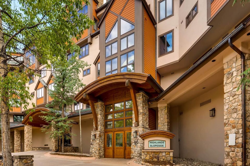 Highlands Slopeside 507 by East West Hospitality Apartment in Beaver Creek