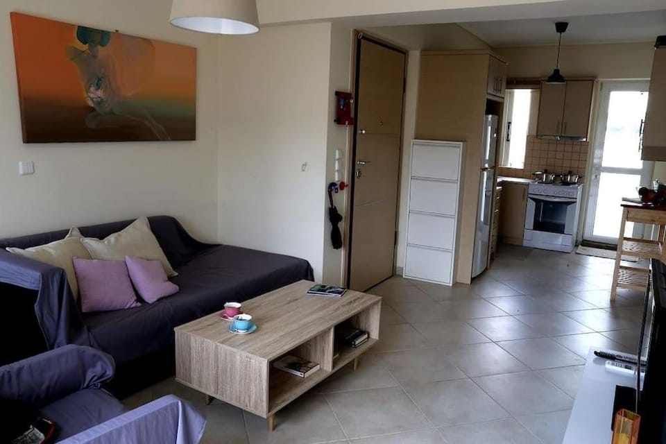 Fly me to the moon! Apartment in Athens