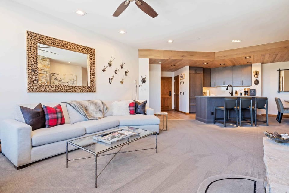 Highlands Westview 208 by East West Hospitality Apartment in Beaver Creek