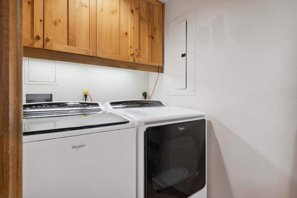 Hyatt Condominium 01 by East West Hospitality Apartment in Beaver Creek