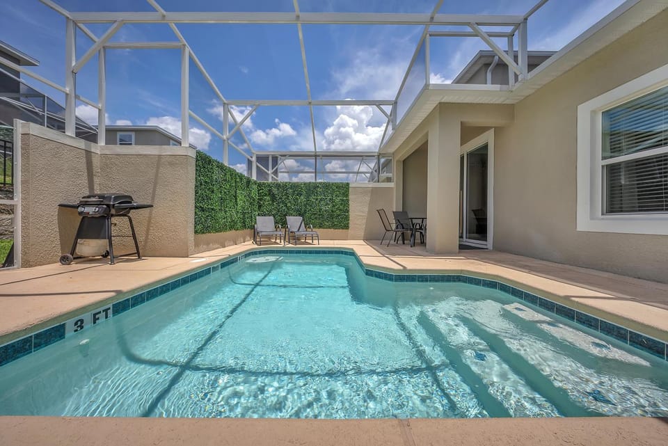 Property building, Patio, Day, Pool view, Swimming pool, sunbed