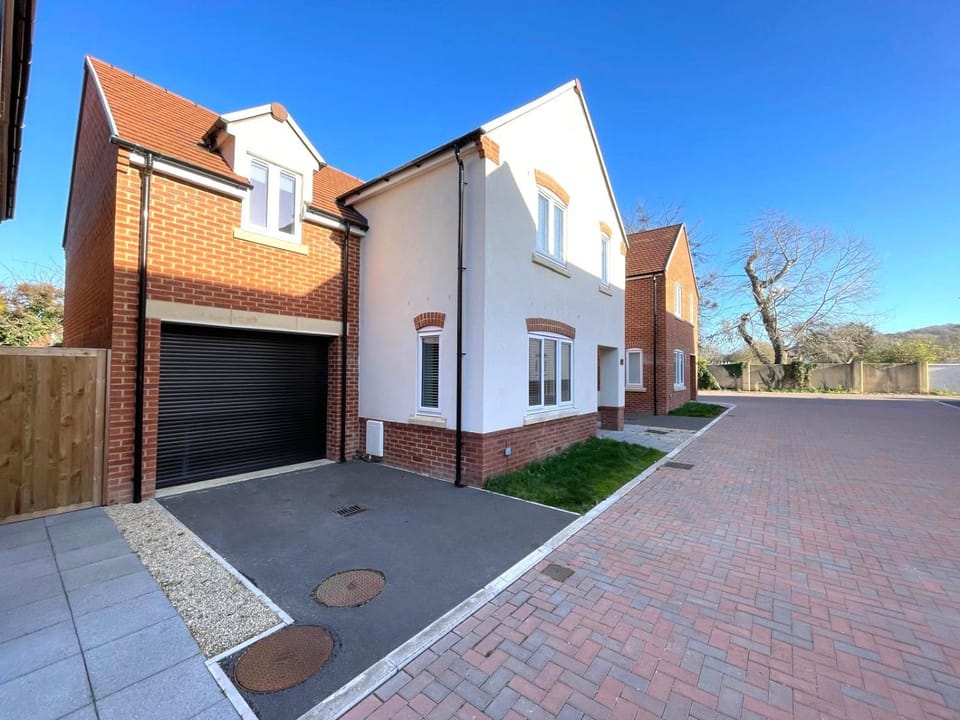 Property building, Neighbourhood
