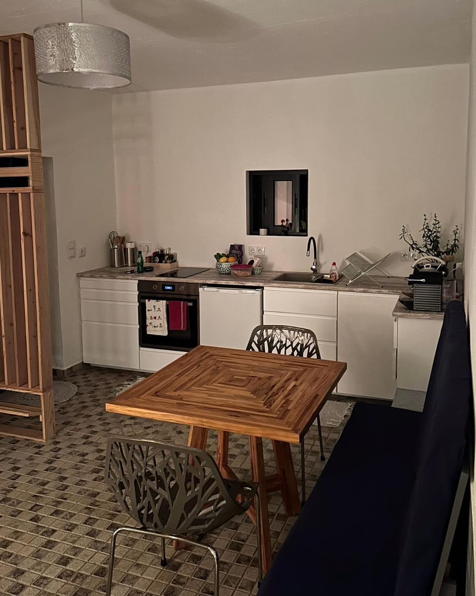 Kitchen or kitchenette, Dining area, oven, stove, toaster