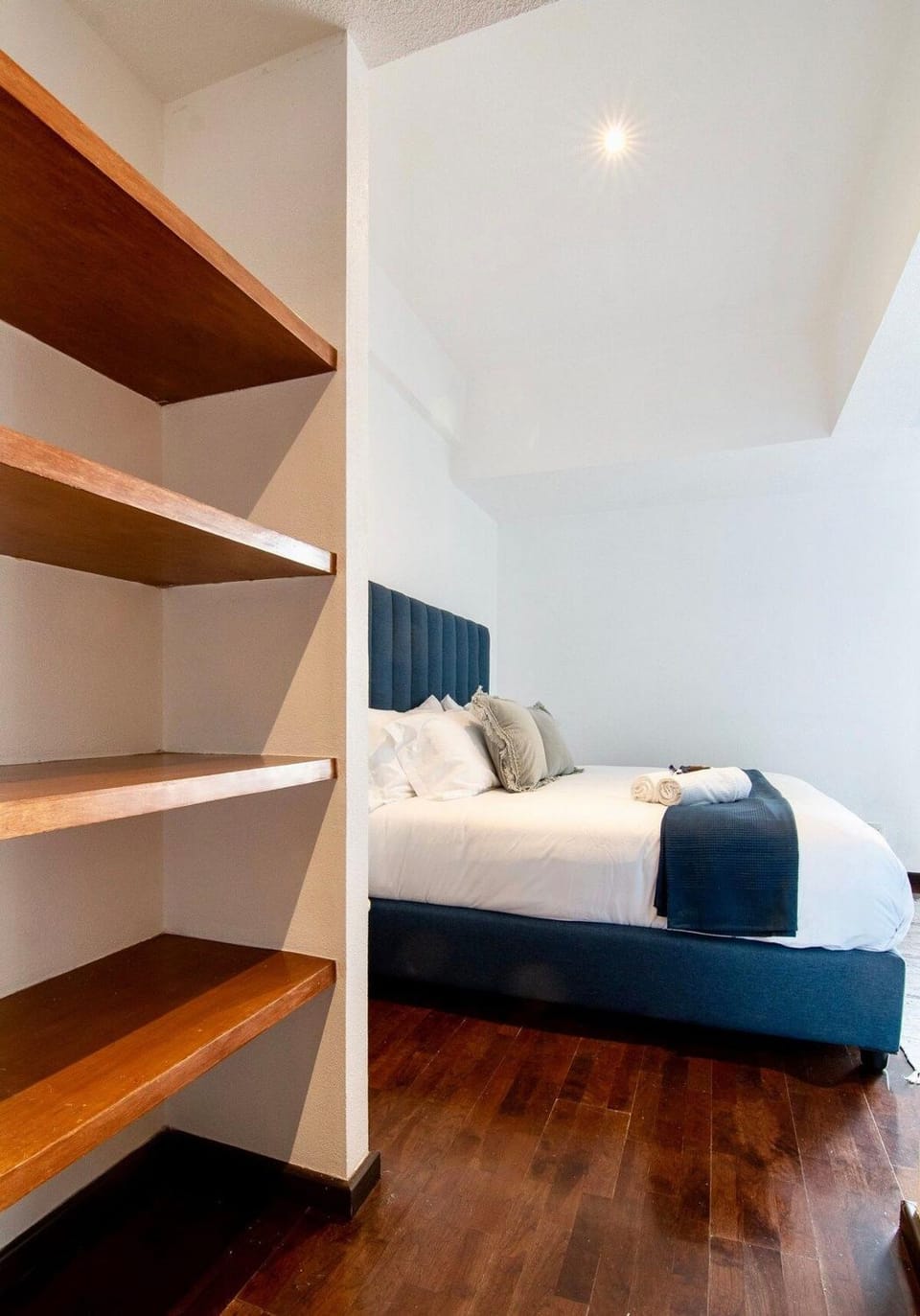 Bed, Photo of the whole room