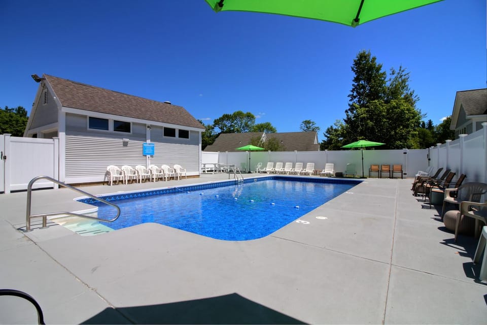 Day, Pool view, Swimming pool, Swimming pool, sunbed