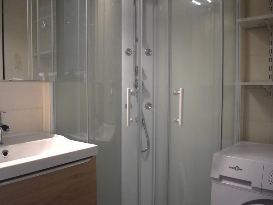 Studio Cabine 4 Pers avec Balcon et Parking - FR-1-580-118 Cabin in Bolquère