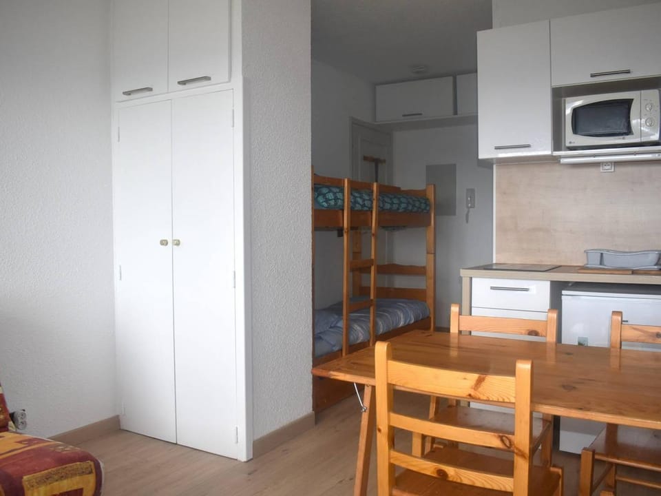 Studio Cabine 4 Pers avec Balcon et Parking - FR-1-580-118 Cabin in Bolquère