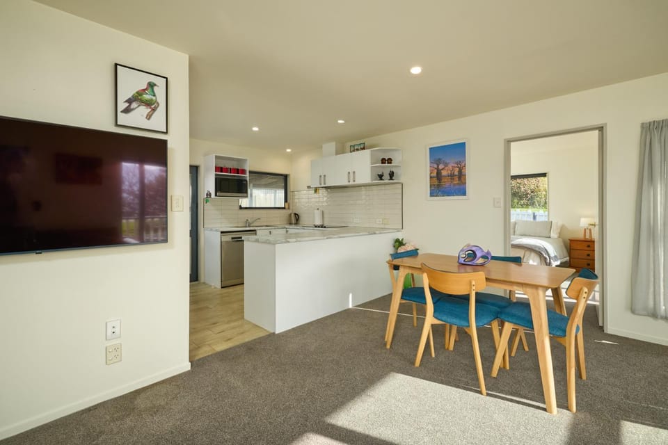 Dining area, kitchen