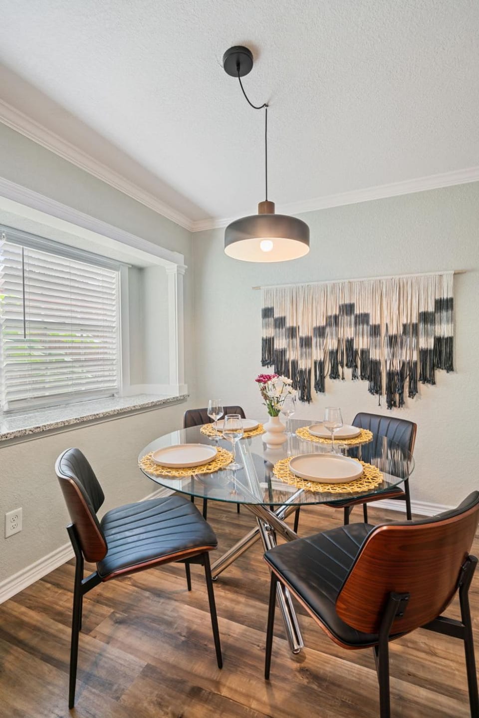 Seating area, Dining area