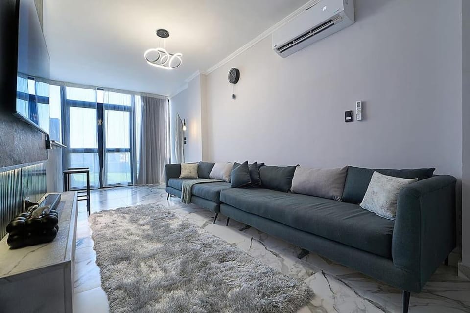 شقة فندقية 3 غرف-بجلسة خارجية-بالقاهرة بمدينة اكتوبر Apartment in Egypt
