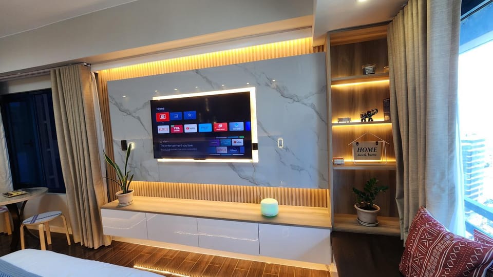 Communal lounge/ TV room, TV and multimedia, Living room, Seating area, Evening entertainment
