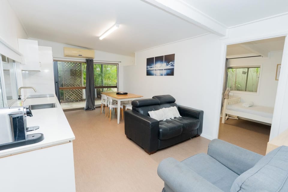 Belles on Ballow - Wombat Lodge Apartment in Amity Point