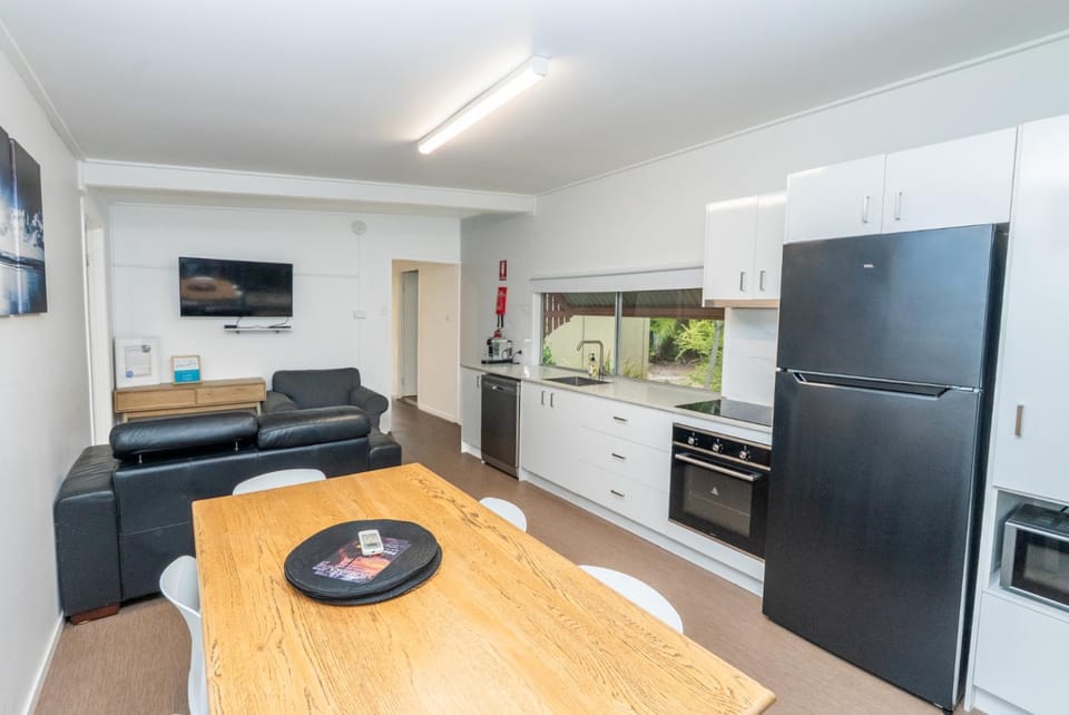 Belles on Ballow - Wombat Lodge Apartment in Amity Point