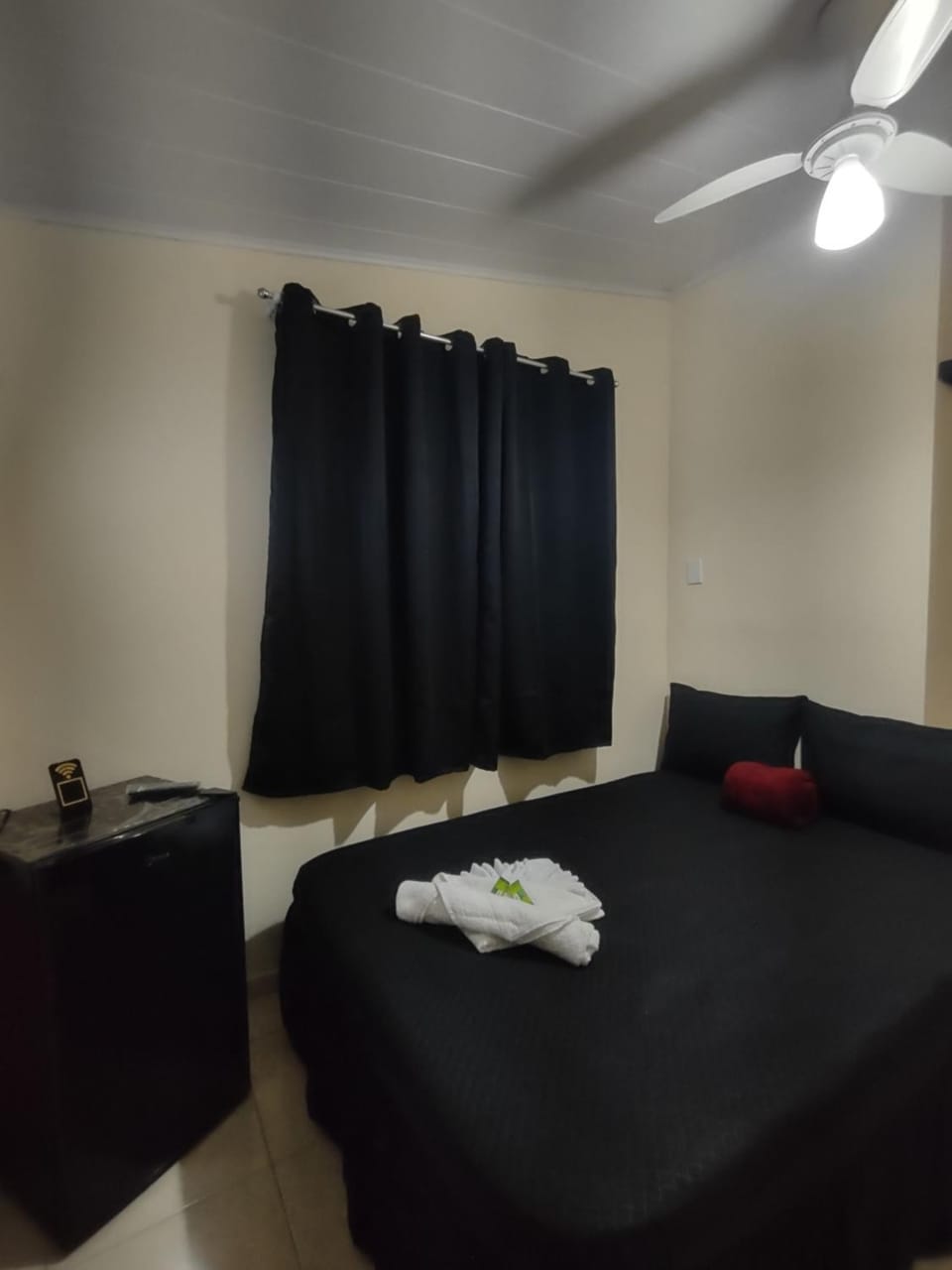 Bed, Photo of the whole room, towels