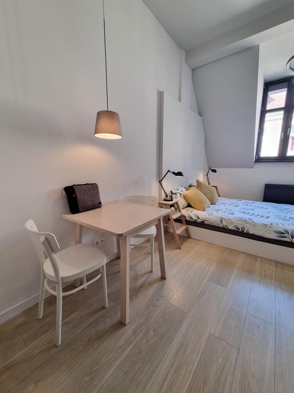 Bed, Seating area, Bedroom
