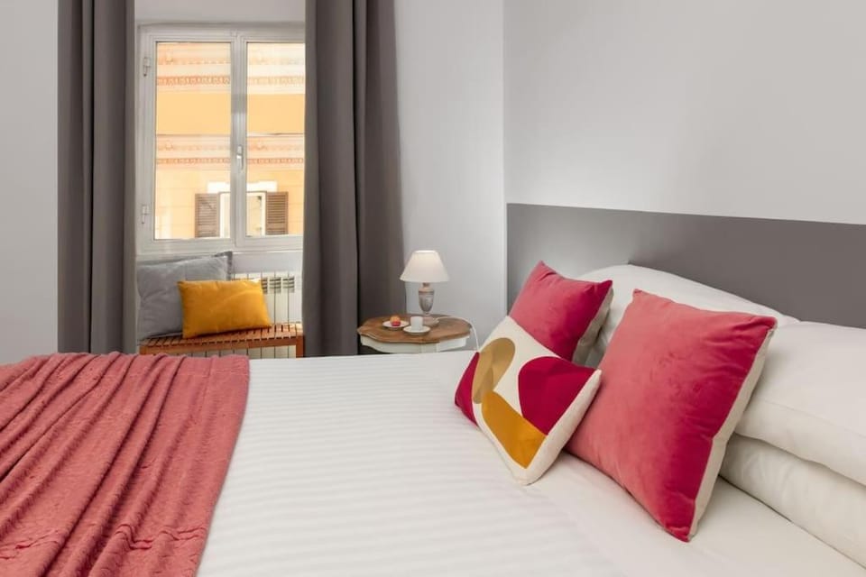 Big Flat in the Heart of Trastevere 4 bedrooms 3 bath Apartment in Rome
