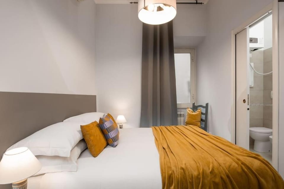 Big Flat in the Heart of Trastevere 4 bedrooms 3 bath Apartment in Rome