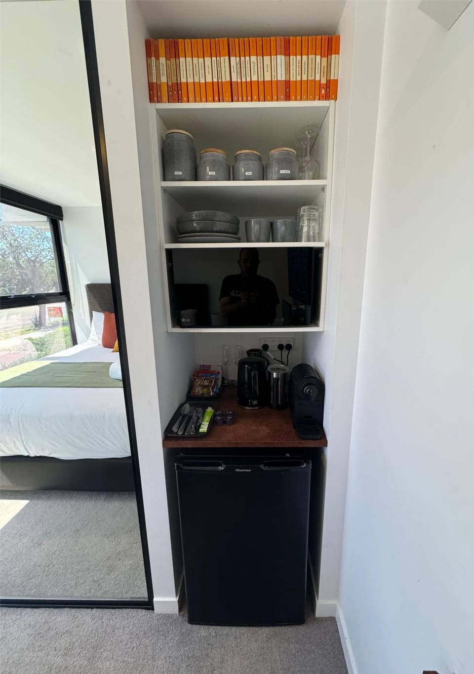 Coffee/tea facilities, microwave