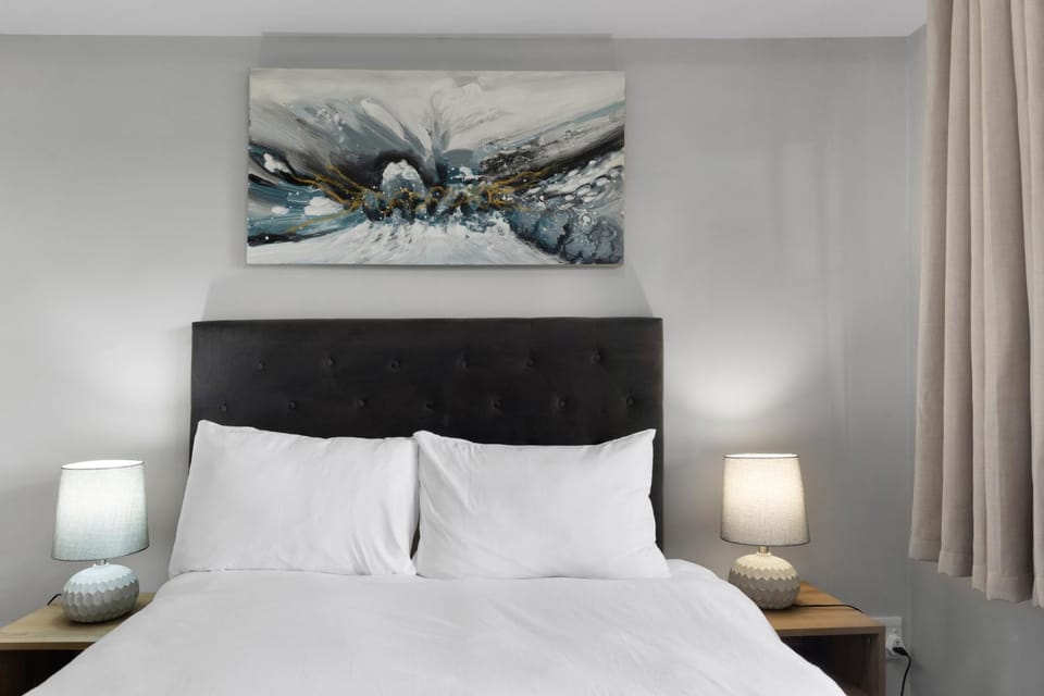 Photo of the whole room, Bedroom