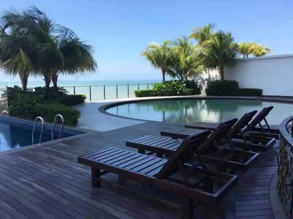Day, Swimming pool