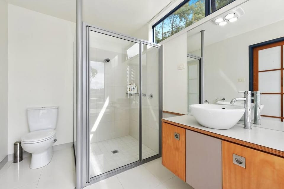 Shower, Toilet, Bathroom, Bath, towels