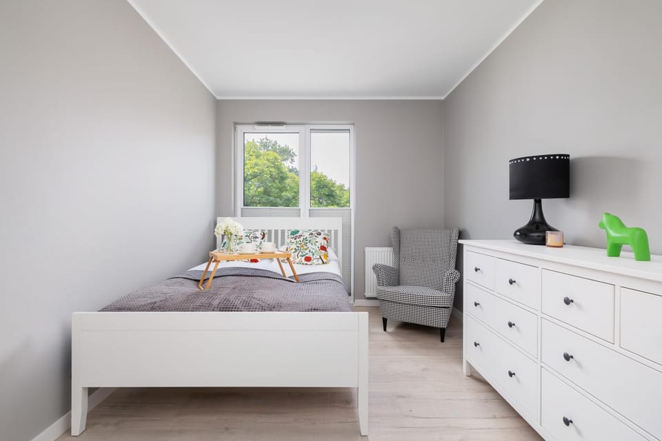 Bed, Living room, Photo of the whole room, Seating area, Bedroom
