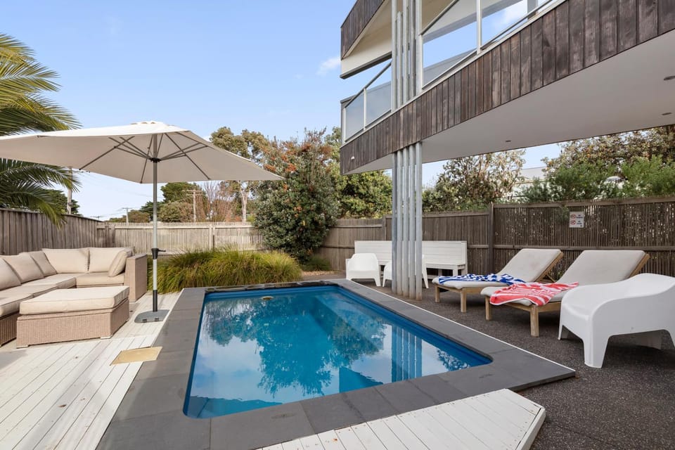 The Point - Luxury Beachside Entertainer With Heated Pool House in Melbourne