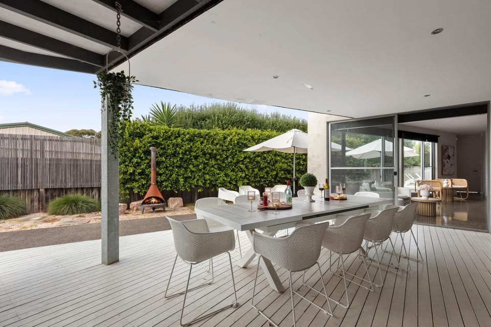 The Point - Luxury Beachside Entertainer With Heated Pool House in Melbourne