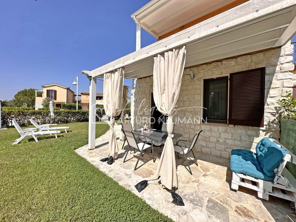 Property building, Patio, Spring, Day, Garden, Garden view, sunbed
