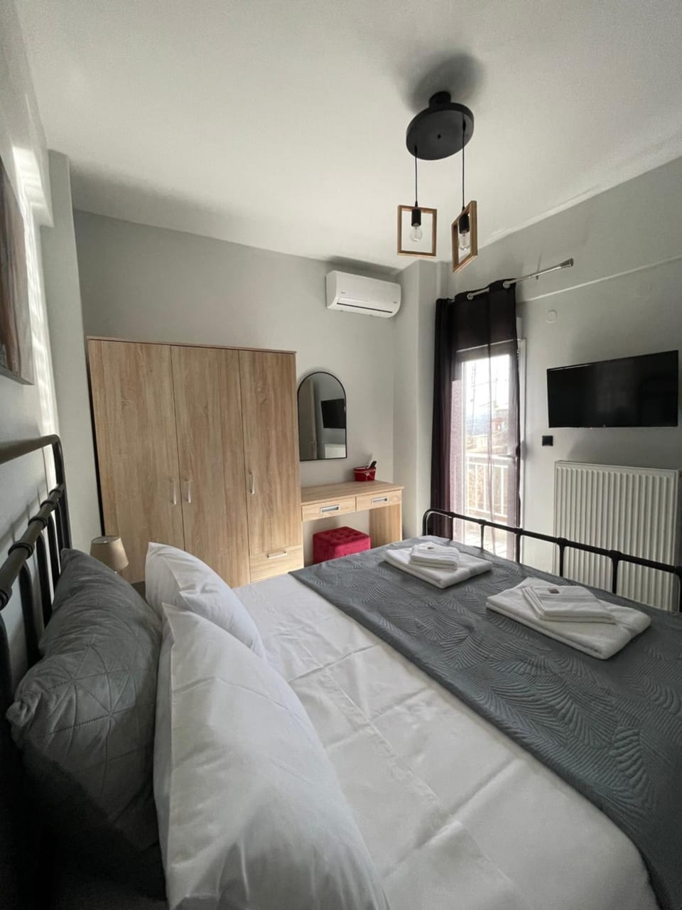 Bedroom, air conditioner