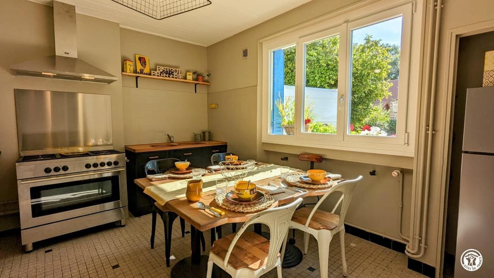 La Maison Bleue House in Jura
