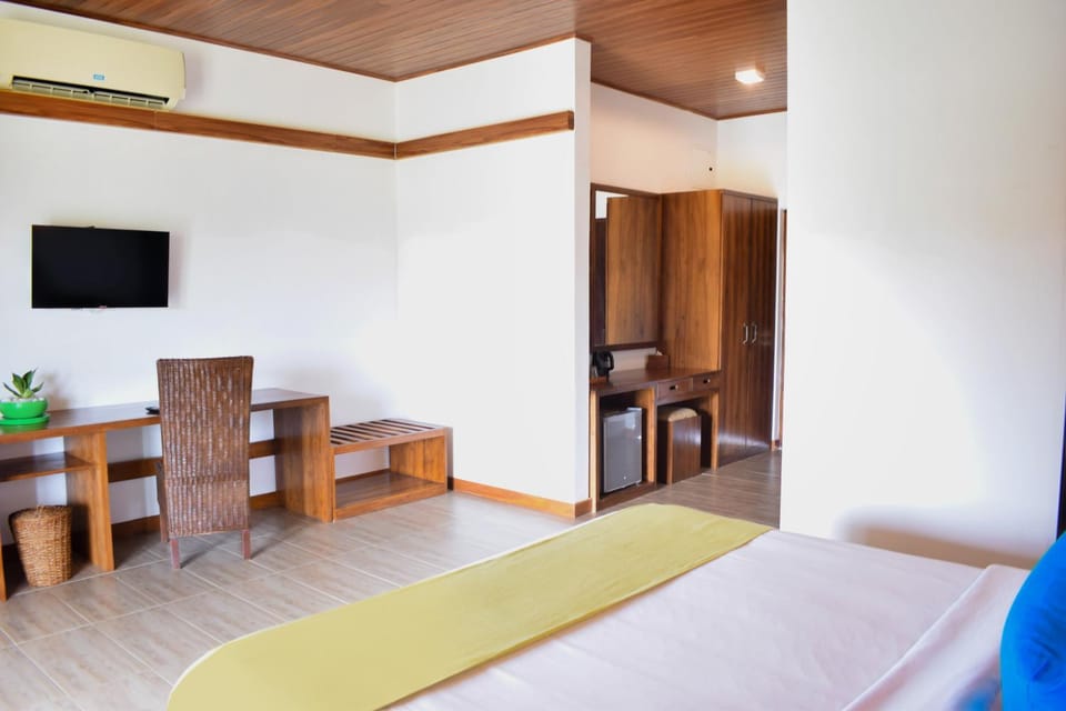 Bed, TV and multimedia, Bedroom, air conditioner