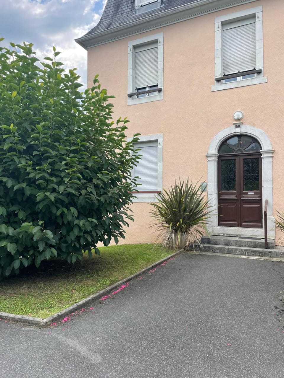 Facade/entrance