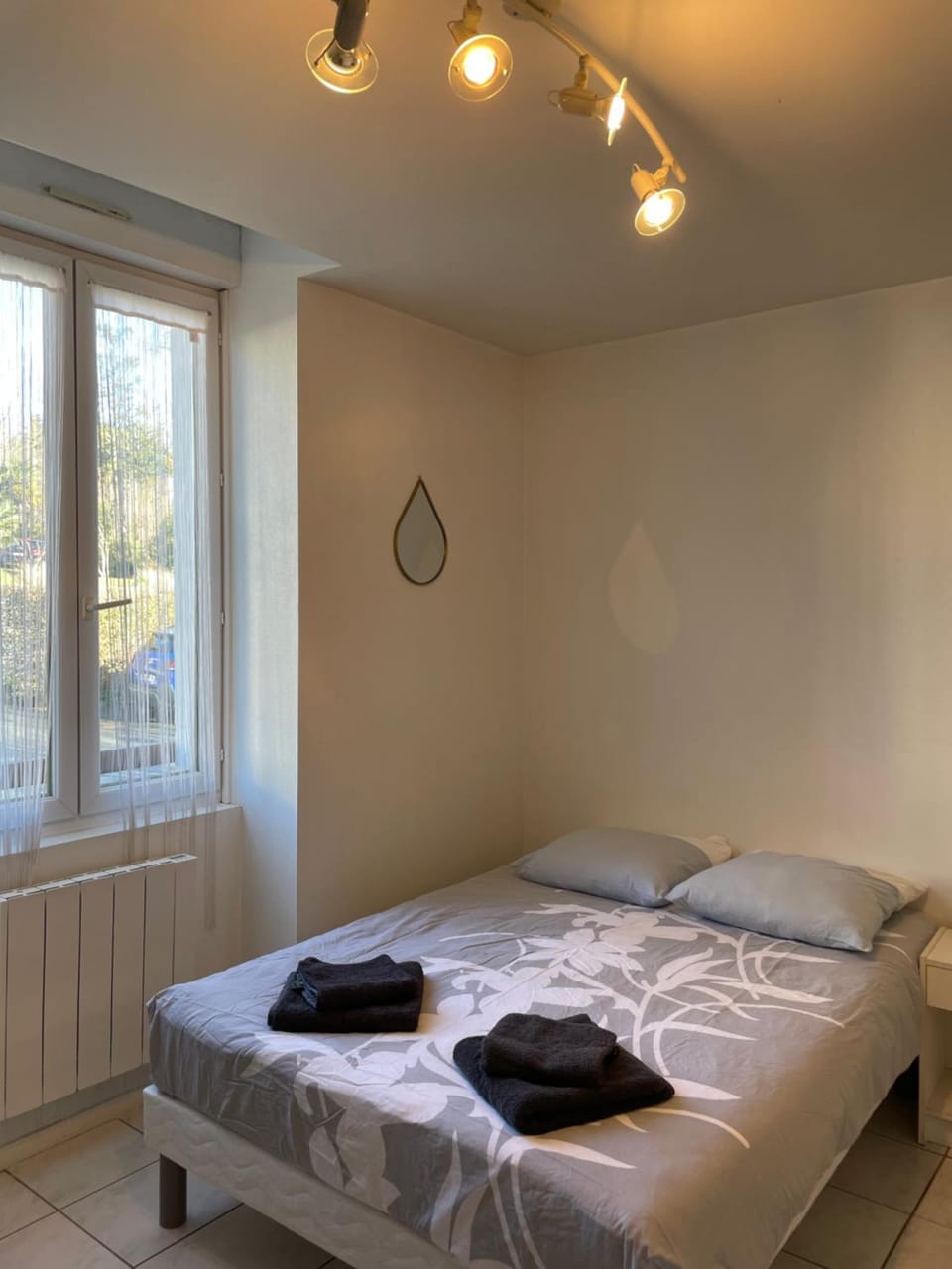 Petit studio avec parking, très bien équipé proche des Thermes et du centre ville Nouvelle literie Apartment in French Basque Country