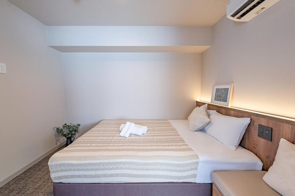 Bed, Bedroom, air conditioner
