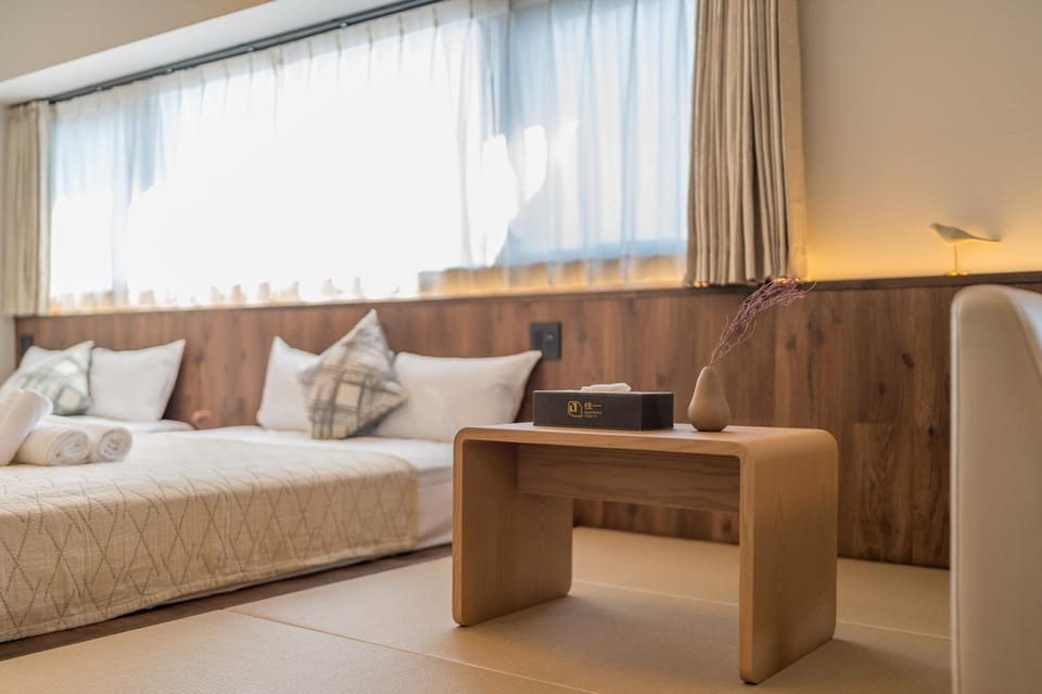 Bed, Living room, Photo of the whole room, Seating area, Bedroom
