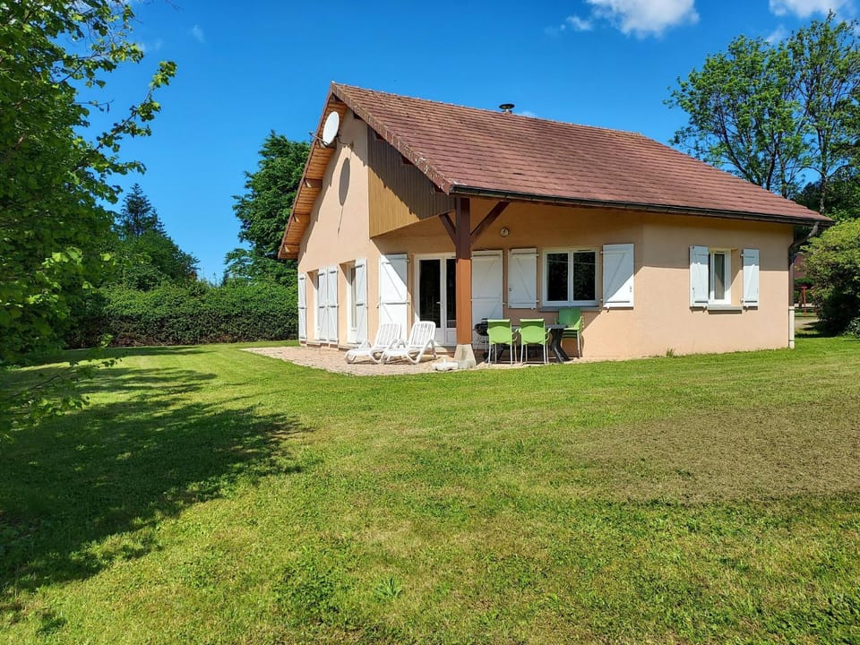 Maison plain pied intérieur bois - Lac de chalain - Gîte les 4 saisons House in Jura