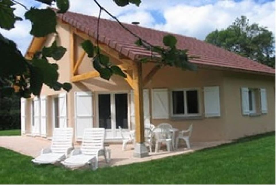 Maison plain pied intérieur bois - Lac de chalain - Gîte les 4 saisons House in Jura